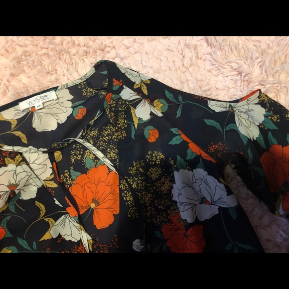 WYLDR Cold Shoulder Floral Tie Neck Top - Donated - Picture 6 of 8